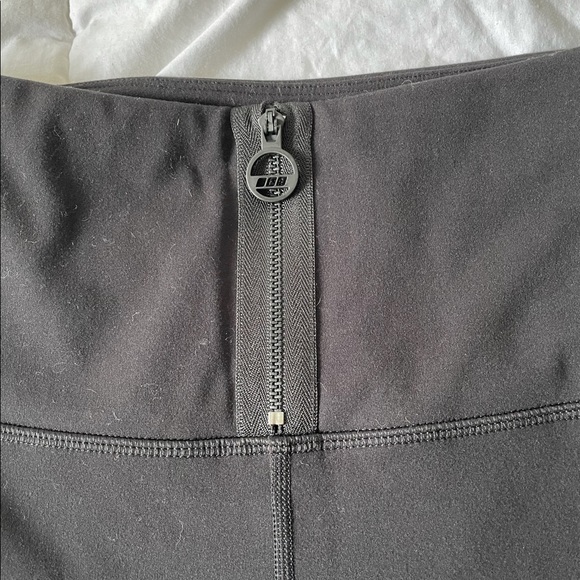 Rare Lorna Jane Zipped front legging 7/8 small - Picture 5 of 5